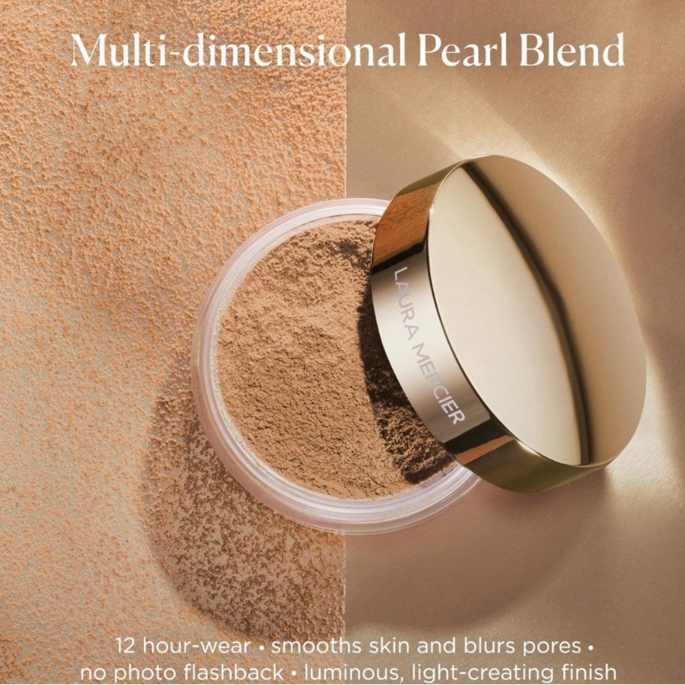 Laura Mercier Translucent Loose Setting Powder in Light Catcher
